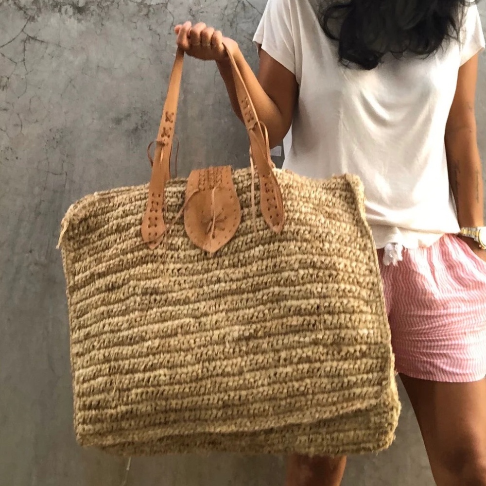 💋LOVELY  Hand Woven XTRA LARGE Twined Beach Bag 100% Raffia *NEW and Beautiful